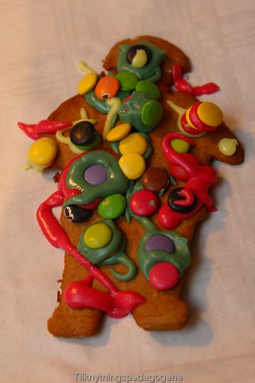 Maksimalistisk pynting av pepperkaker til jul