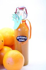 Flaske med hjemmelaget appelsingsaus