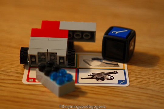 Her er det bygger en Creationary lego-kanon