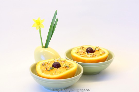 P��skepyntet appelsindessert