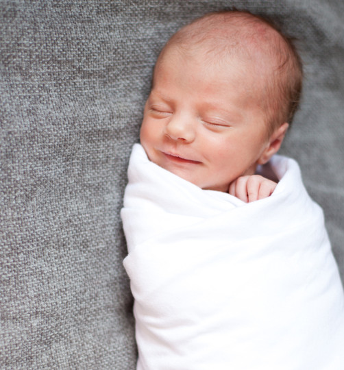 Reiving av babyer er effektivt for å lindre plager og  gråt