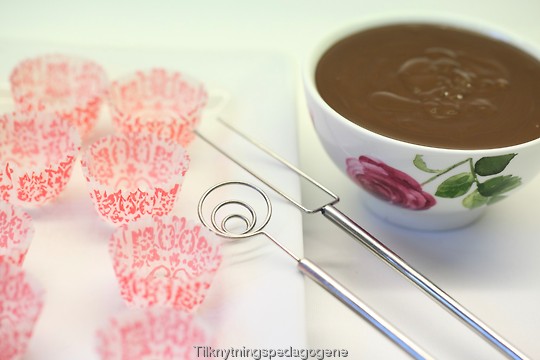 Sjokoladetrekk krever temperering av sjokoladen