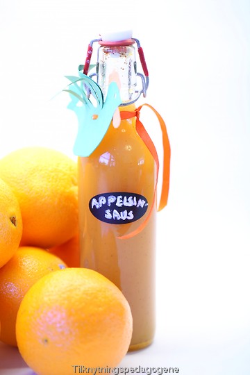 Flaske med hjemmelaget appelsingsaus